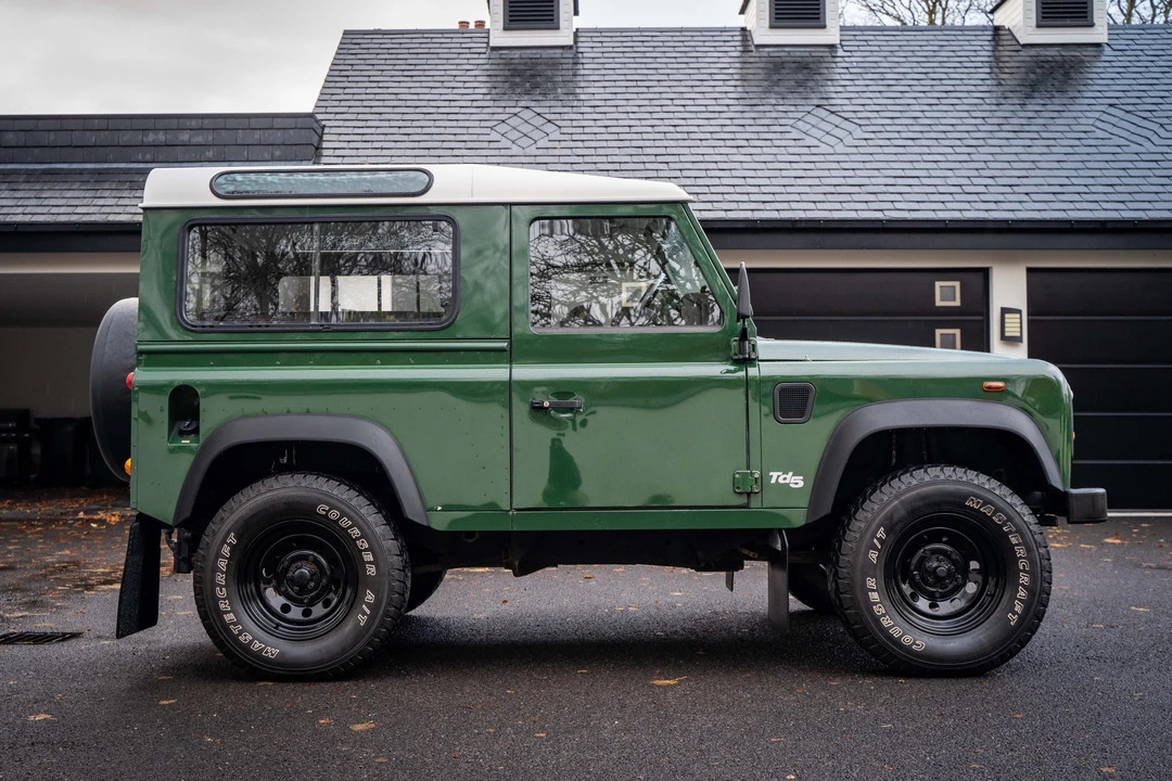 2002 Land Rover Defender 90 - Image 4 of 31
