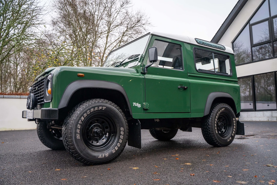 2002 Land Rover Defender 90 - Image 16 of 31