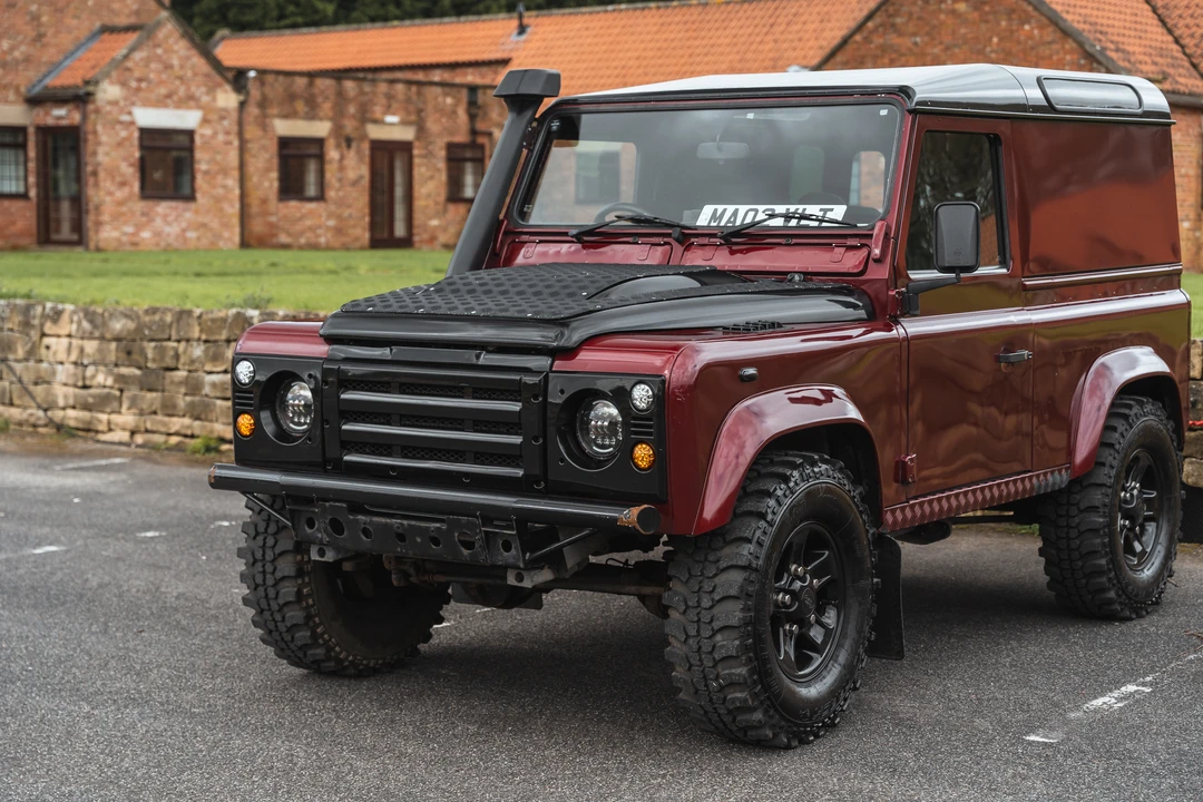 2002 Land Rover Defender 90 - Image 10 of 31