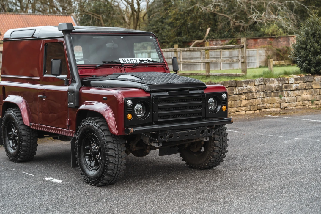 2002 Land Rover Defender 90 - Image 11 of 31