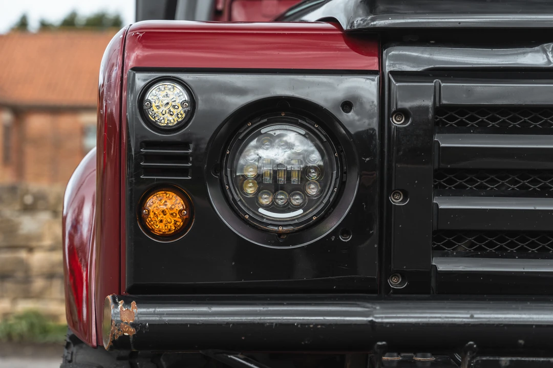 2002 Land Rover Defender 90 - Image 14 of 31