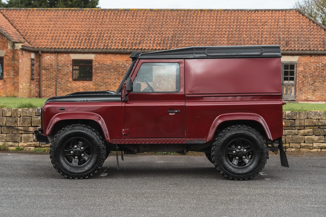 2002 Land Rover Defender 90 - Image 4 of 31