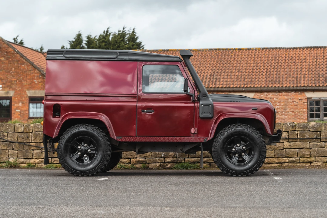 2002 Land Rover Defender 90 - Image 7 of 31