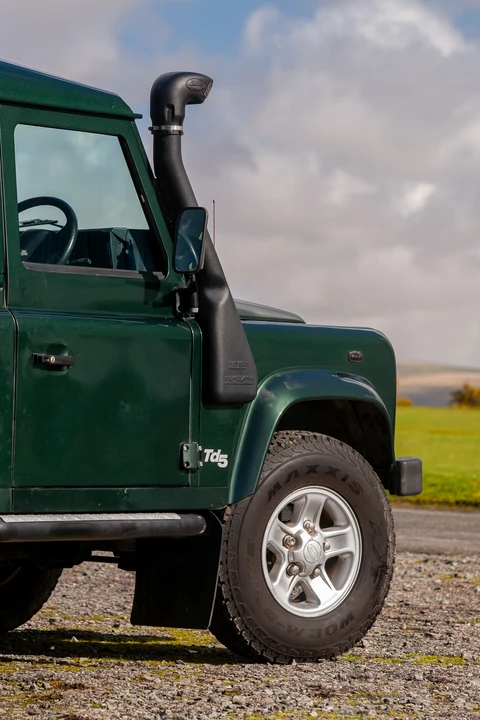 2002 Land Rover Defender 90 - Image 15 of 31