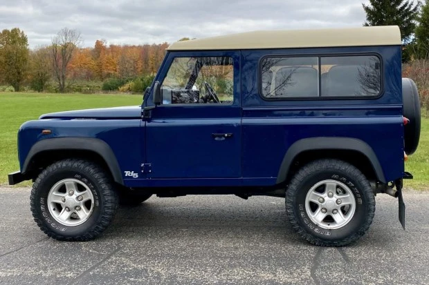 2002 Land Rover Defender 90 - Image 3 of 7