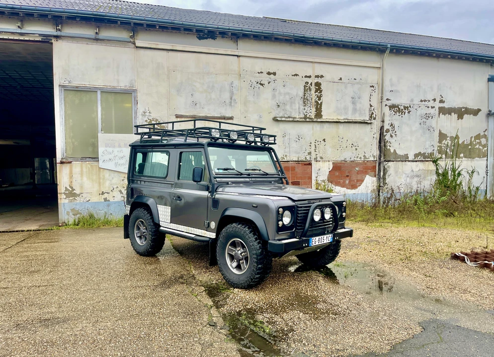 2002 Land Rover Defender 90 - Image 9 of 31