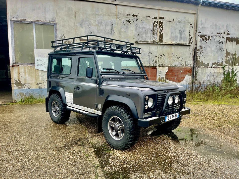 2002 Land Rover Defender 90 - Image 16 of 31