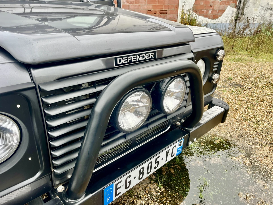 2002 Land Rover Defender 90 - Image 25 of 31
