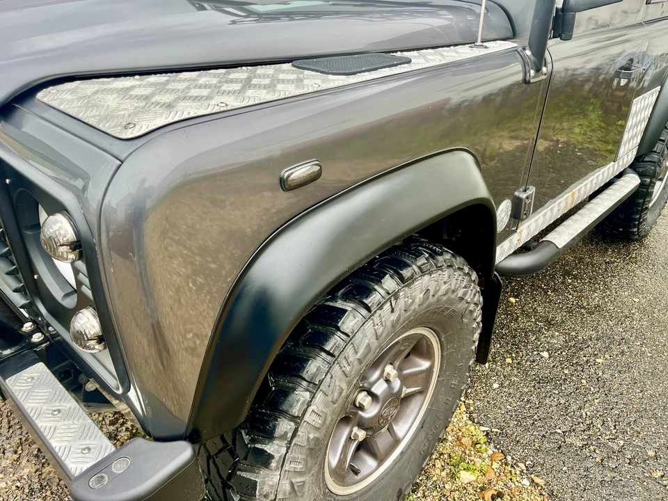 2002 Land Rover Defender 90 - Image 19 of 31