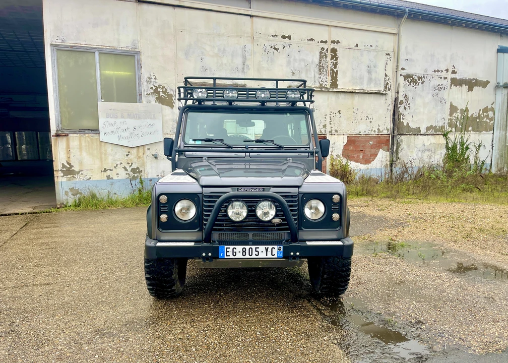 2002 Land Rover Defender 90 - Image 2 of 31