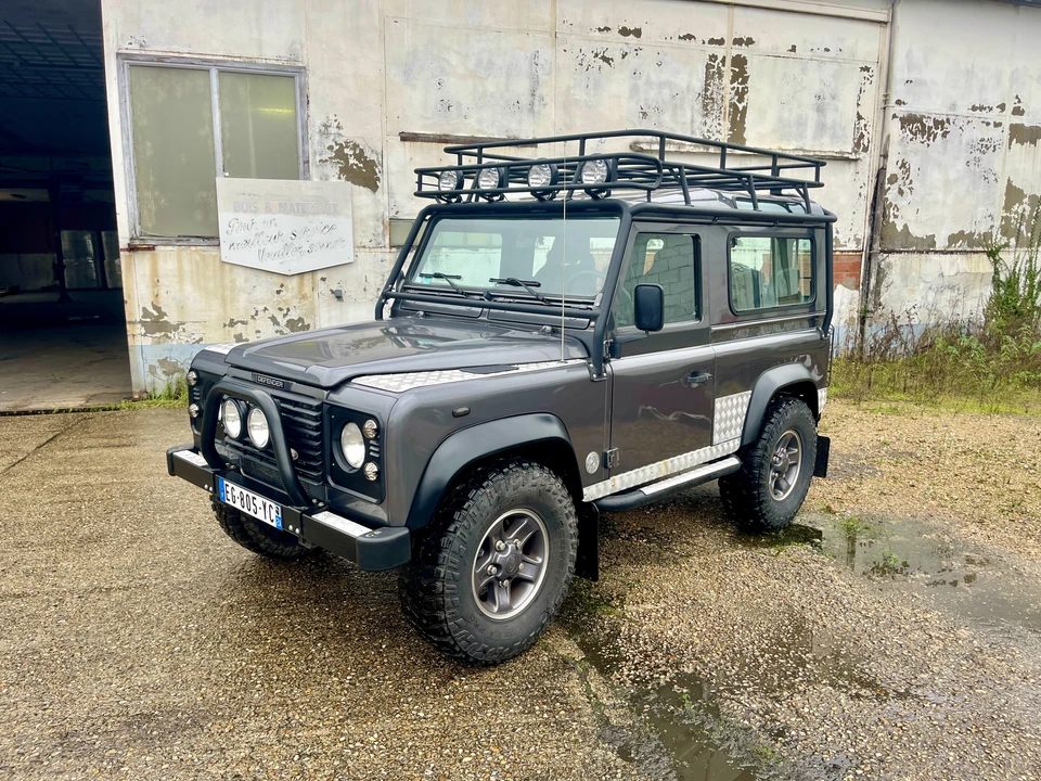 2002 Land Rover Defender 90 - Image 3 of 31