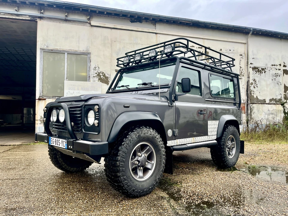 2002 Land Rover Defender 90 - Image 11 of 31