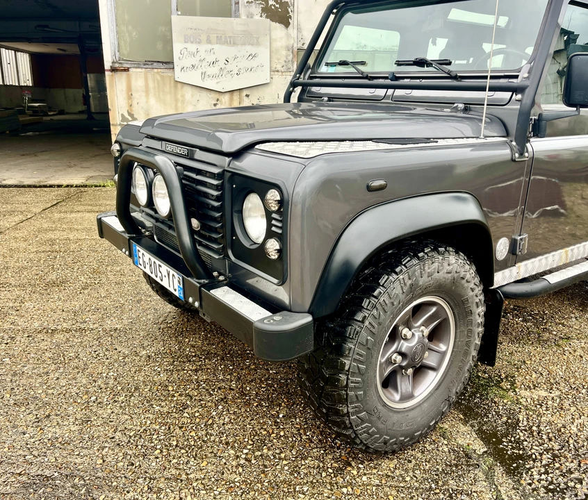 2002 Land Rover Defender 90 - Image 17 of 31