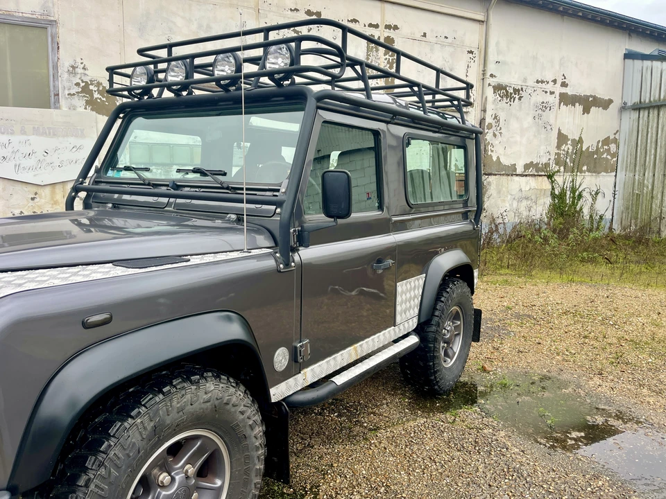 2002 Land Rover Defender 90 - Image 18 of 31