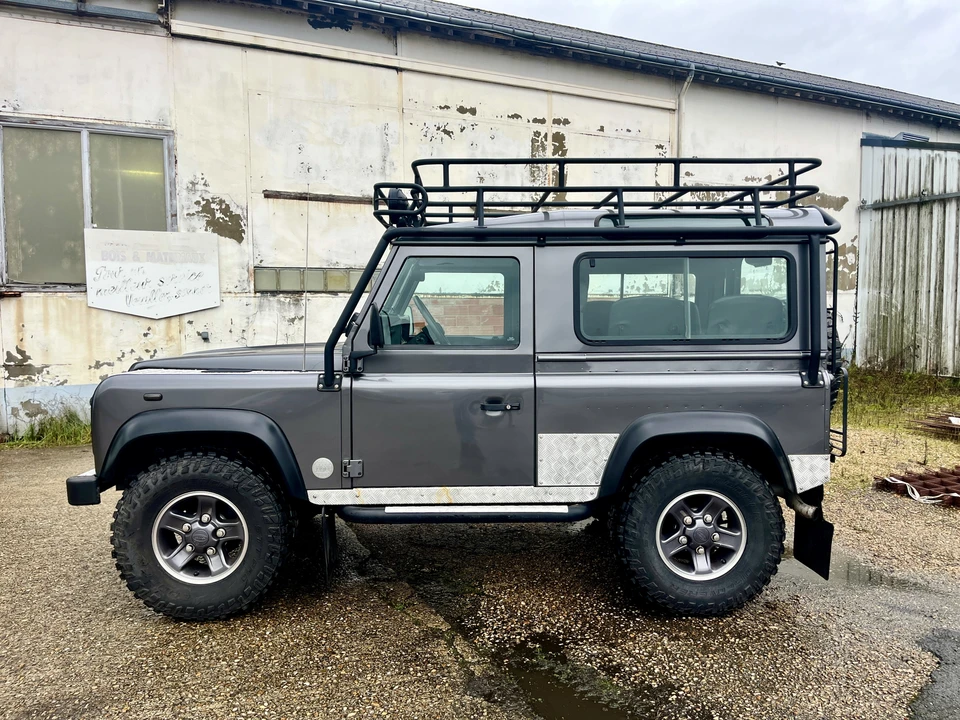 2002 Land Rover Defender 90 - Image 4 of 31