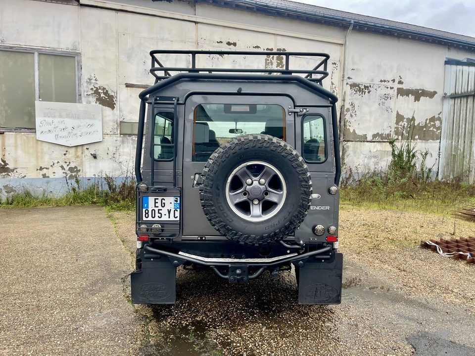 2002 Land Rover Defender 90 - Image 6 of 31
