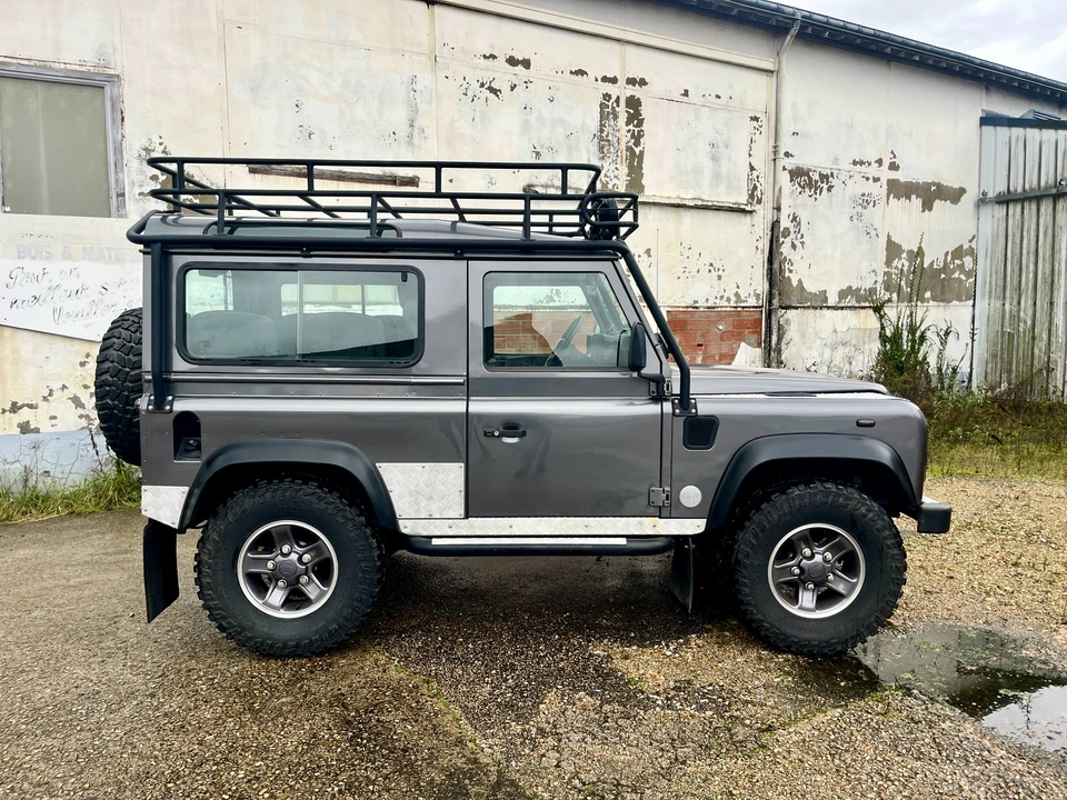 2002 Land Rover Defender 90 - Image 15 of 31