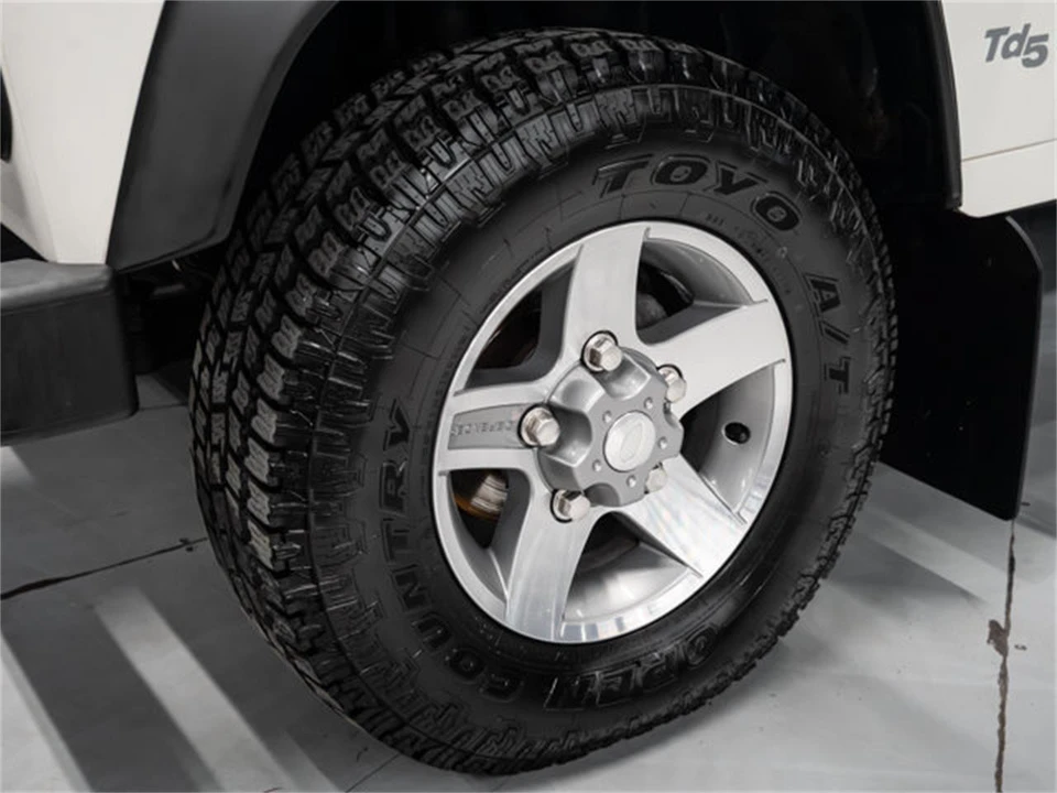 2002 Land Rover Defender - Image 17 of 31