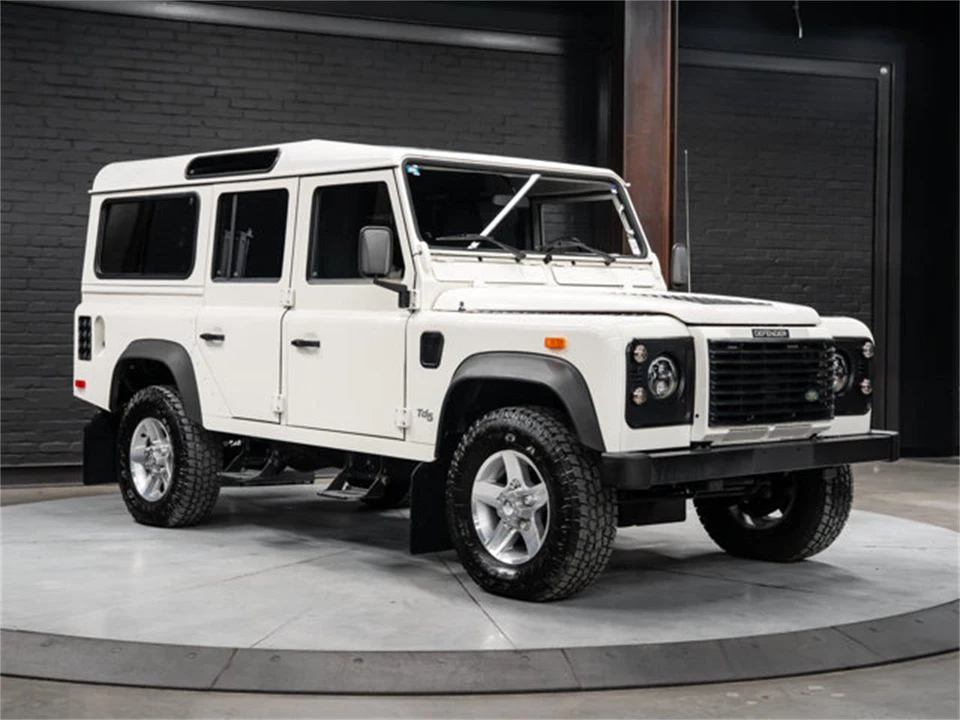 2002 Land Rover Defender - Image 2 of 31