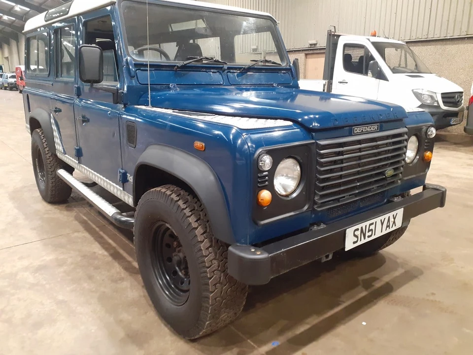 2002 Land Rover Defender 110 - Image 8 of 30