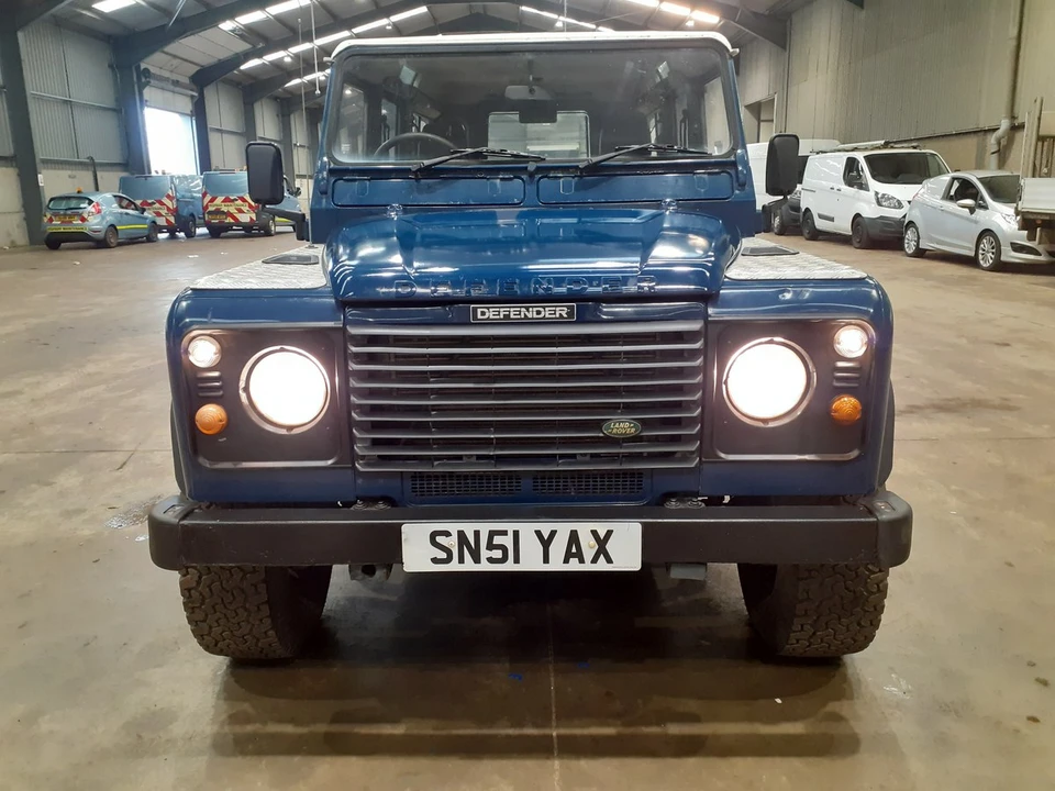 2002 Land Rover Defender 110 - Image 10 of 30