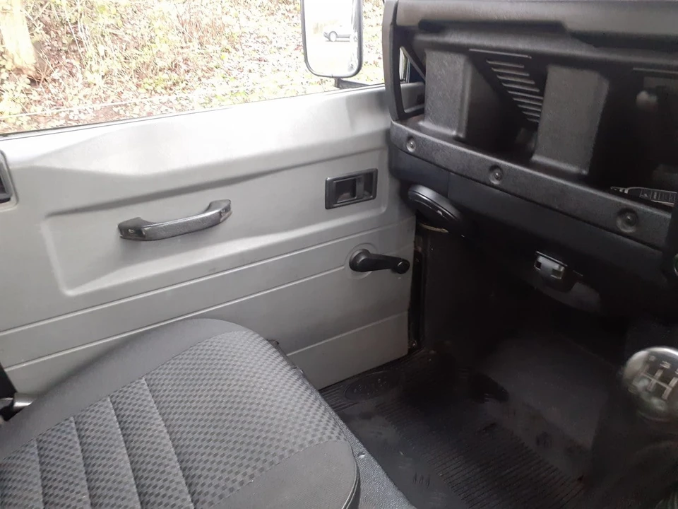 2002 Land Rover Defender 110 - Image 26 of 30