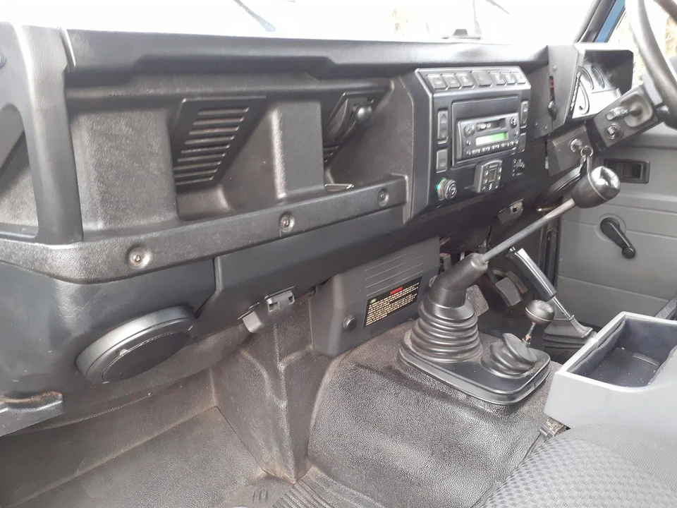 2002 Land Rover Defender 110 - Image 22 of 30