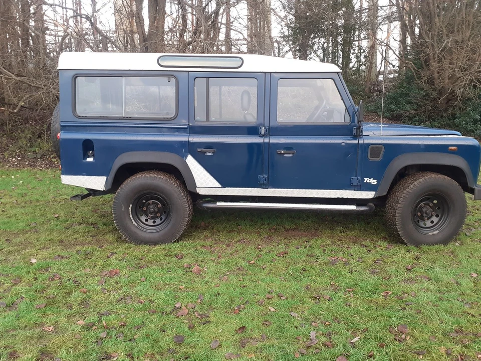 2002 Land Rover Defender 110 - Image 7 of 30