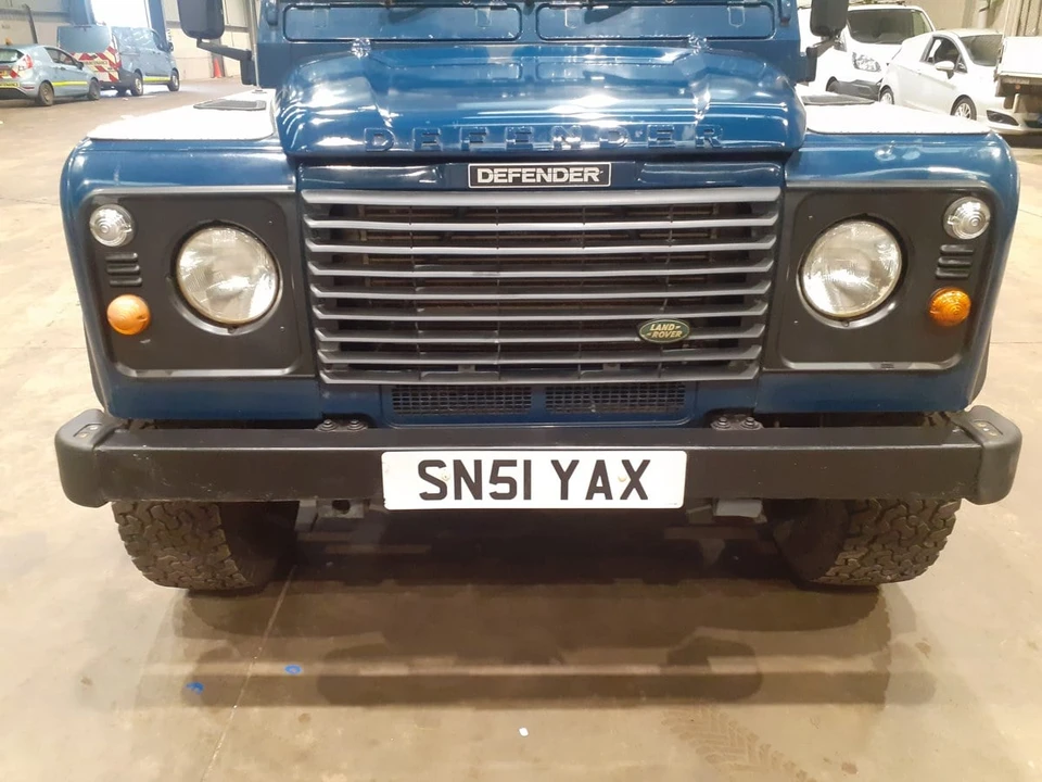 2002 Land Rover Defender 110 - Image 11 of 30