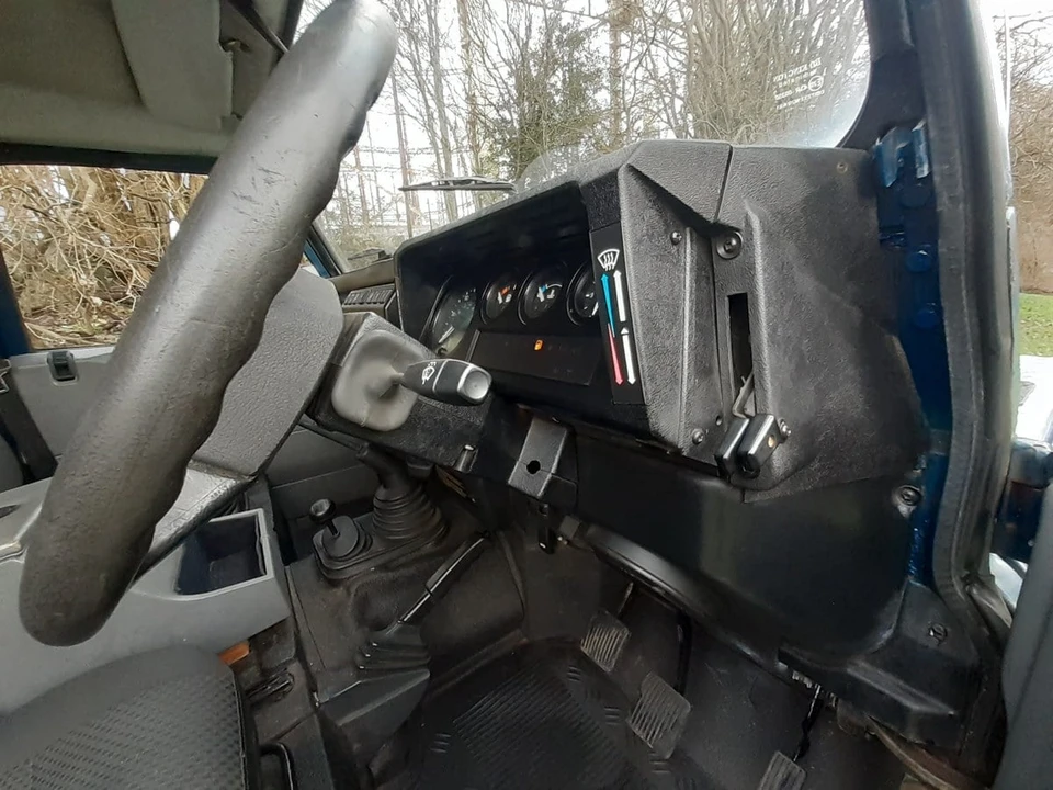 2002 Land Rover Defender 110 - Image 23 of 30