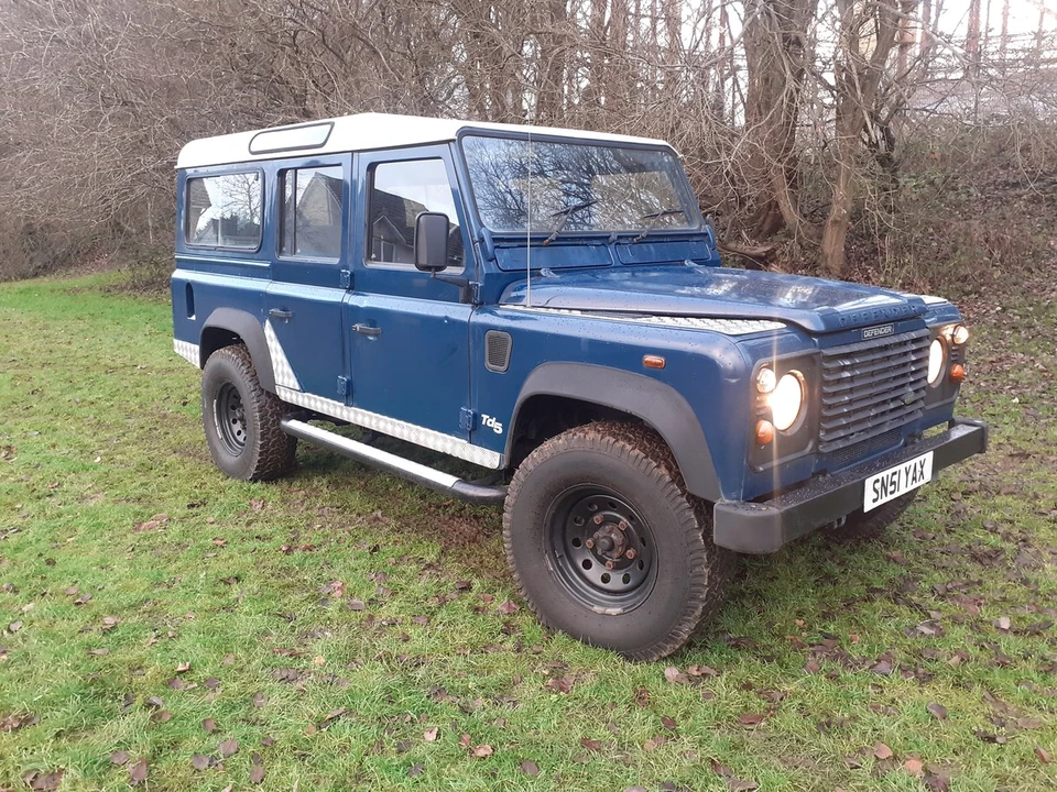 2002 Land Rover Defender 110 - Image 6 of 30