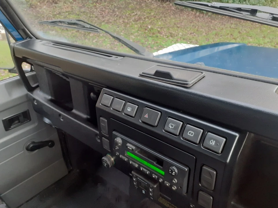 2002 Land Rover Defender 110 - Image 27 of 30