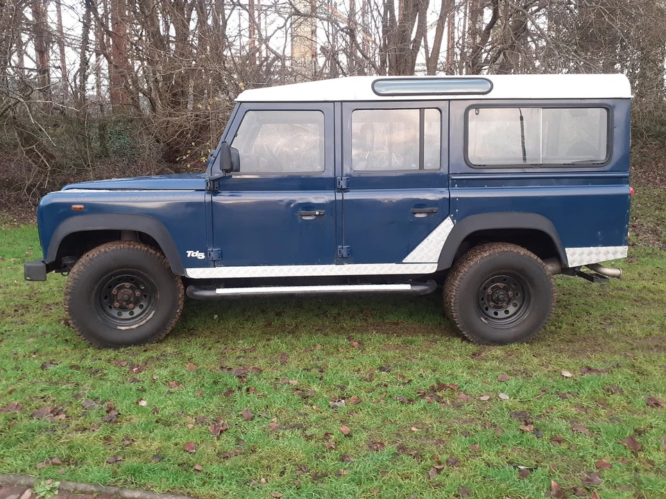 2002 Land Rover Defender 110 - Image 3 of 30