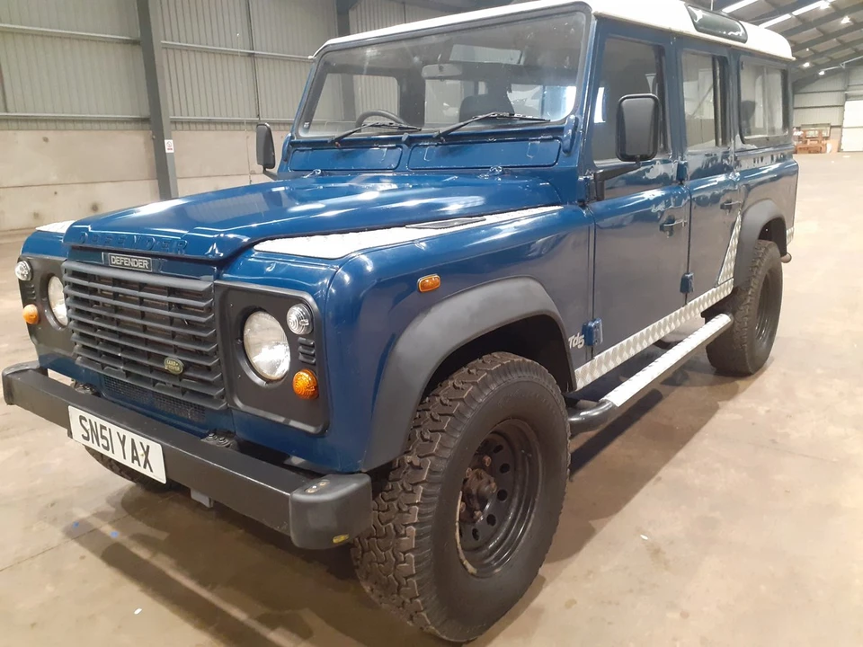 2002 Land Rover Defender 110 - Image 12 of 30