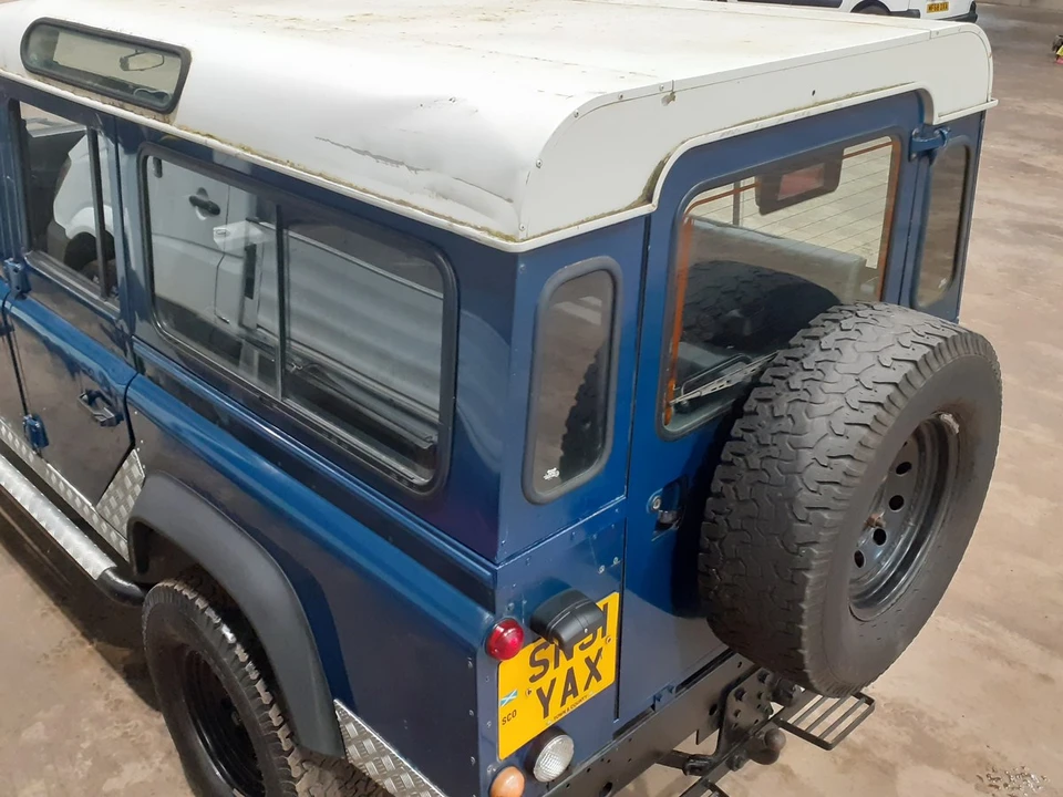 2002 Land Rover Defender 110 - Image 13 of 30