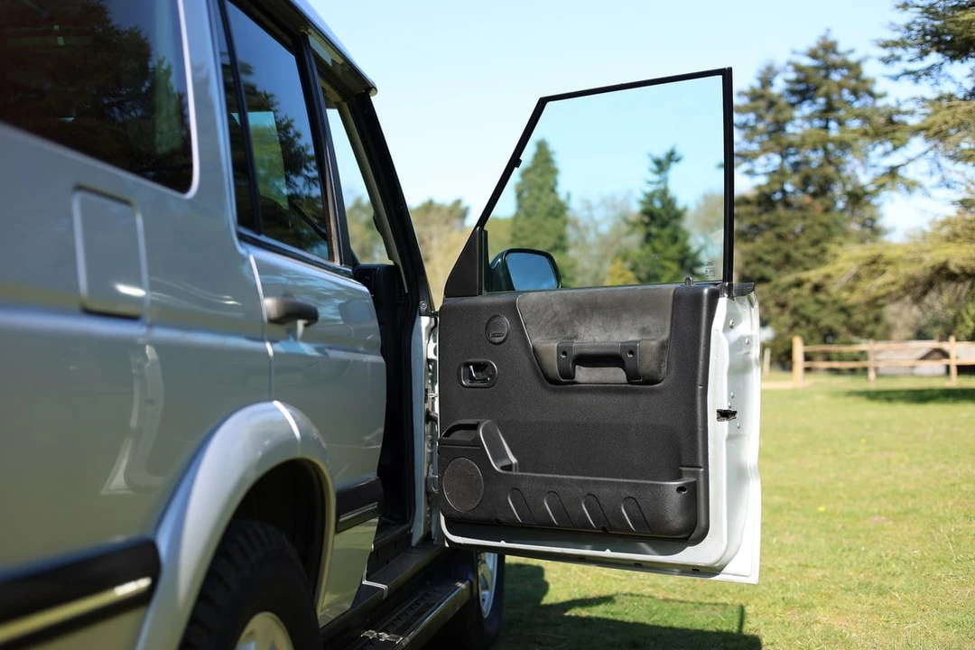 2002 Land Rover Discovery 2nd Gen - Image 19 of 30
