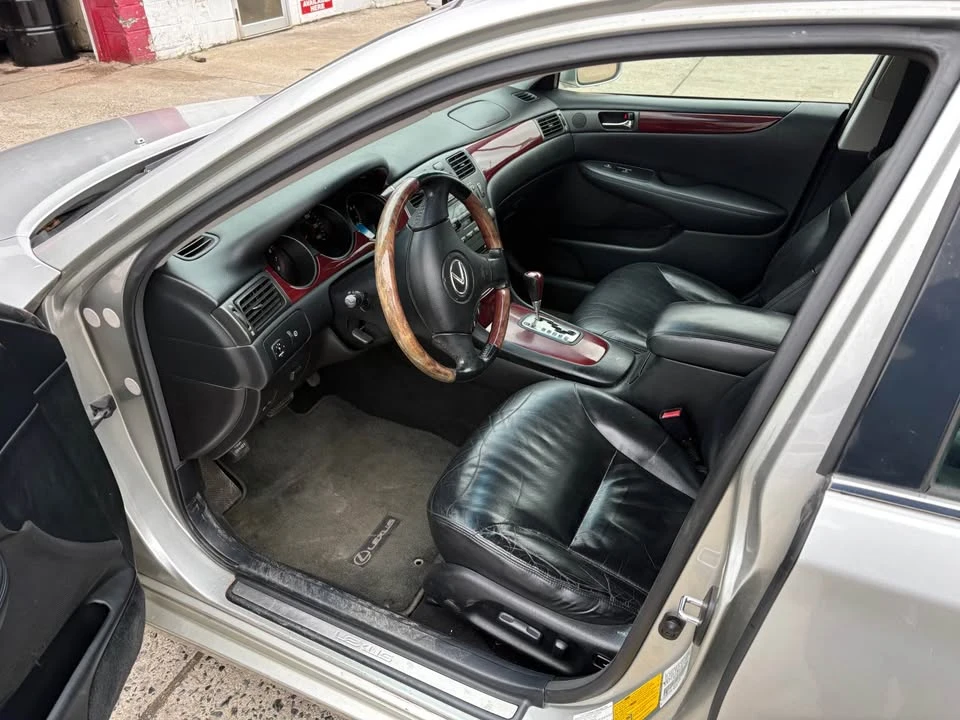2002 Lexus IS 1st Gen - Image 4 of 5