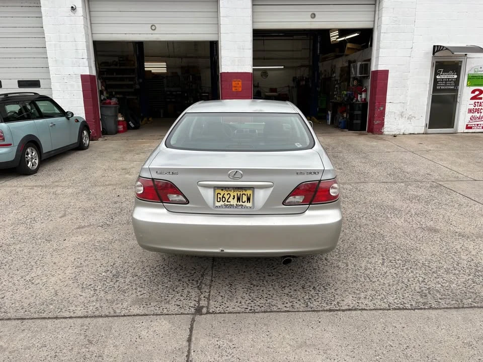 2002 Lexus IS 1st Gen - Image 3 of 5