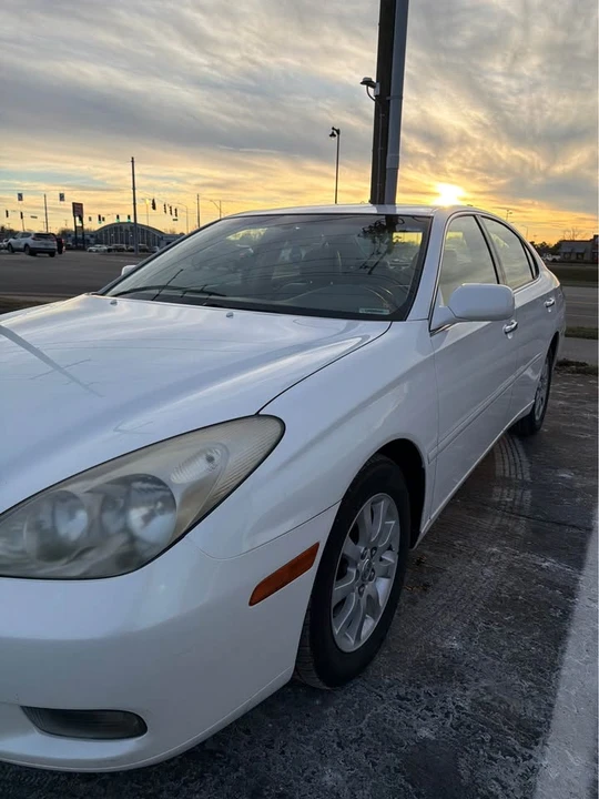2002 Lexus ES 3rd Gen - Image 2 of 13
