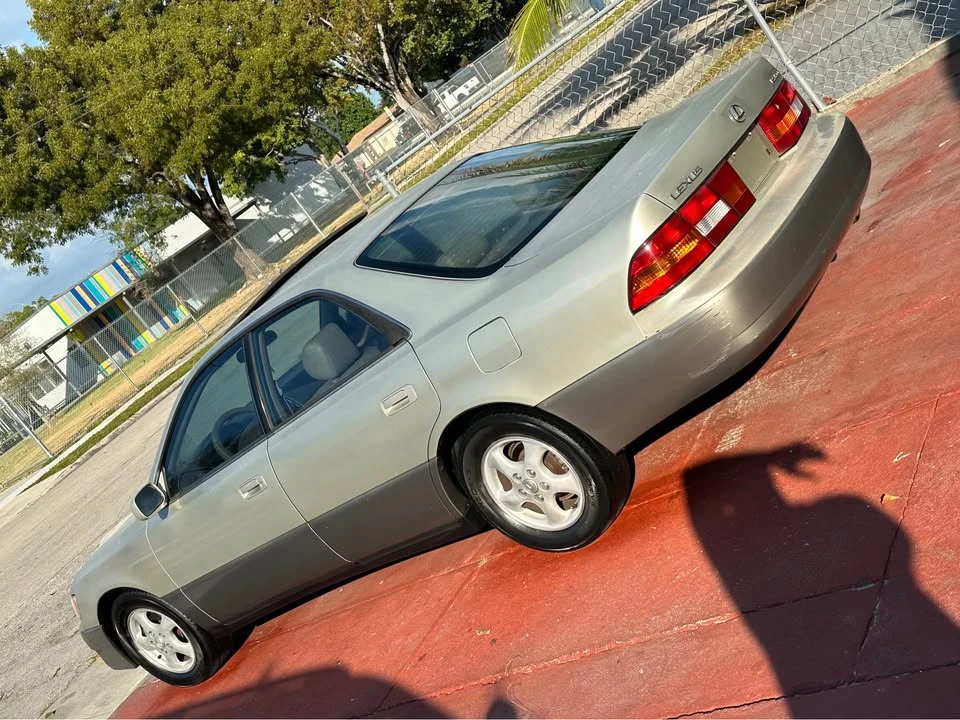 2002 Lexus ES 3rd Gen - Image 2 of 20