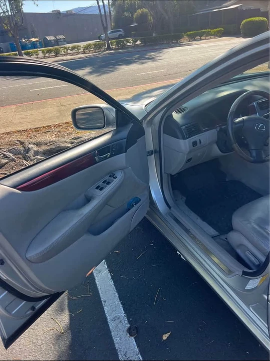 2002 Lexus ES 4th Gen - Image 2 of 11