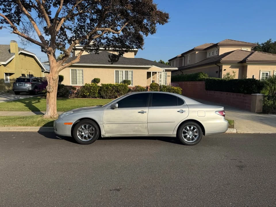 2002 Lexus ES 3rd Gen - Image 2 of 14
