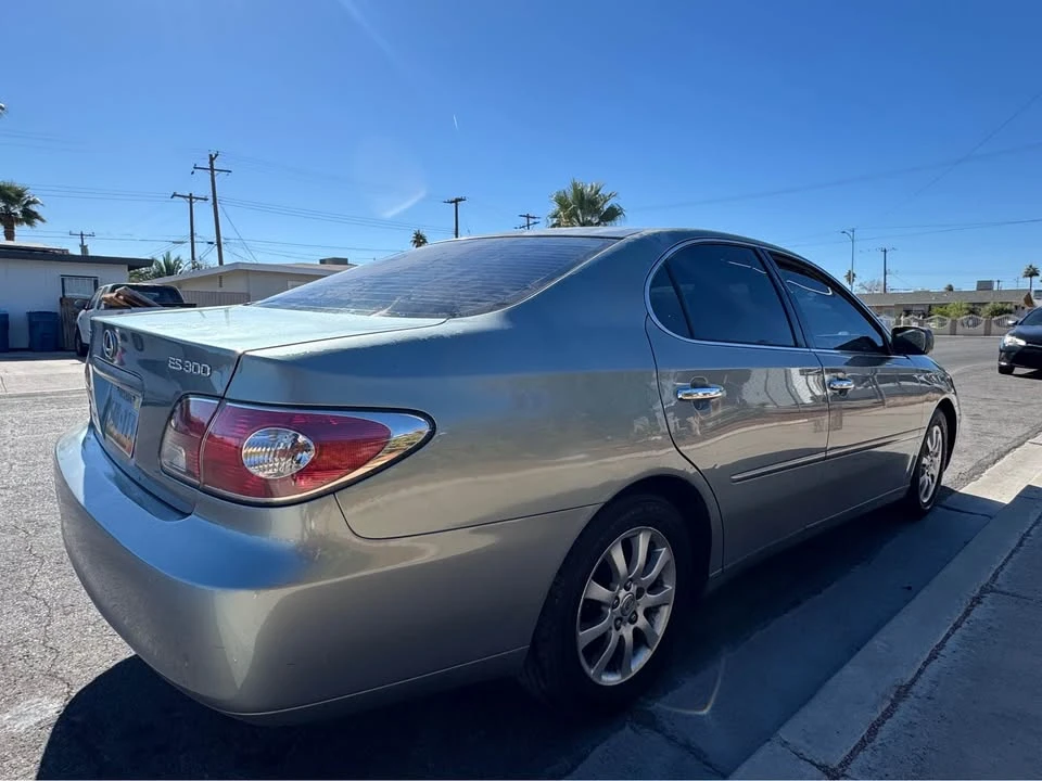 2002 Lexus ES 3rd Gen - Image 2 of 8