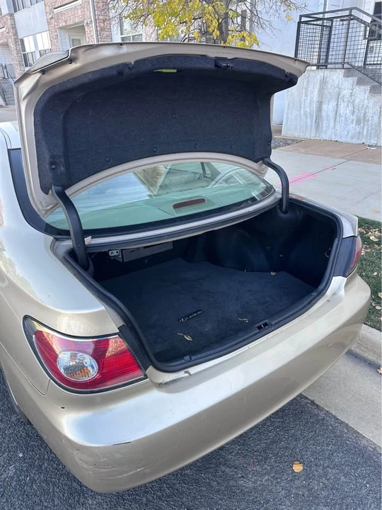 2002 Lexus ES 3rd Gen - Image 12 of 15