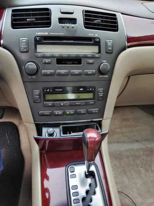 2002 Lexus ES 4th Gen - Image 3 of 13
