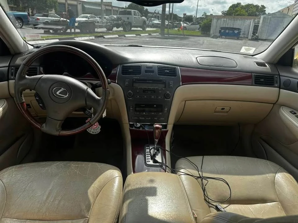 2002 Lexus ES 4th Gen - Image 8 of 12