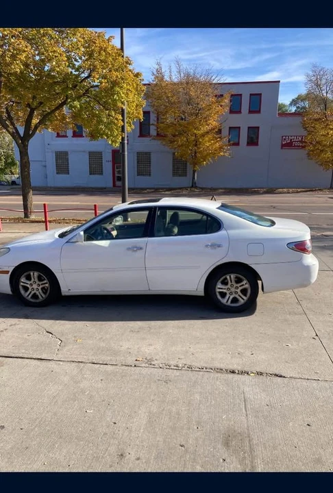 2002 Lexus ES 3rd Gen - Image 3 of 9