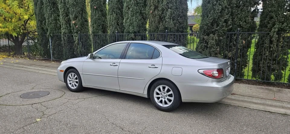 2002 Lexus ES 4th Gen - Image 2 of 13