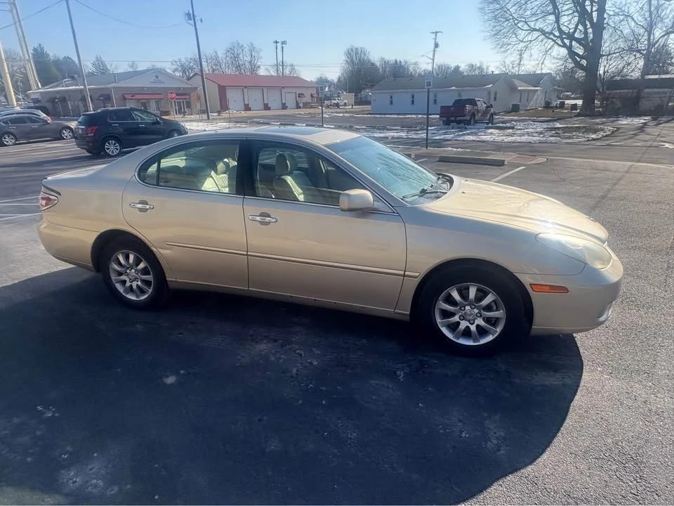 2002 Lexus ES 3rd Gen - Image 2 of 10