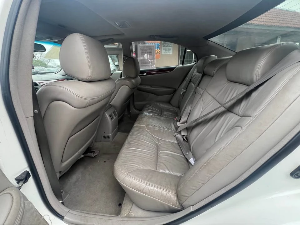 2002 Lexus ES 4th Gen - Image 8 of 16